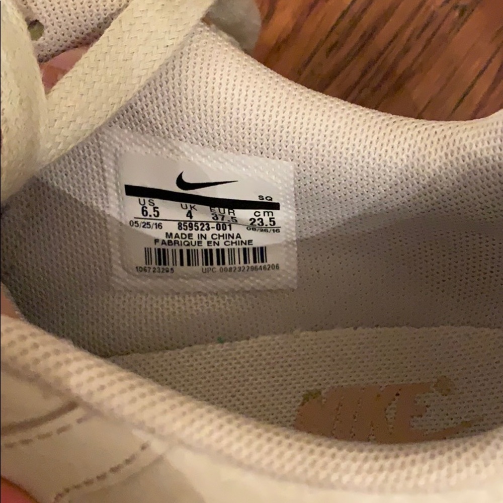 Nike - Picture 6 of 7